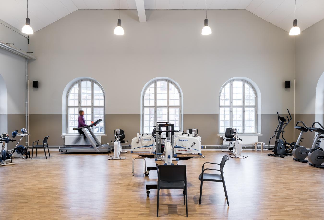 Gym with high ceilings. Photo